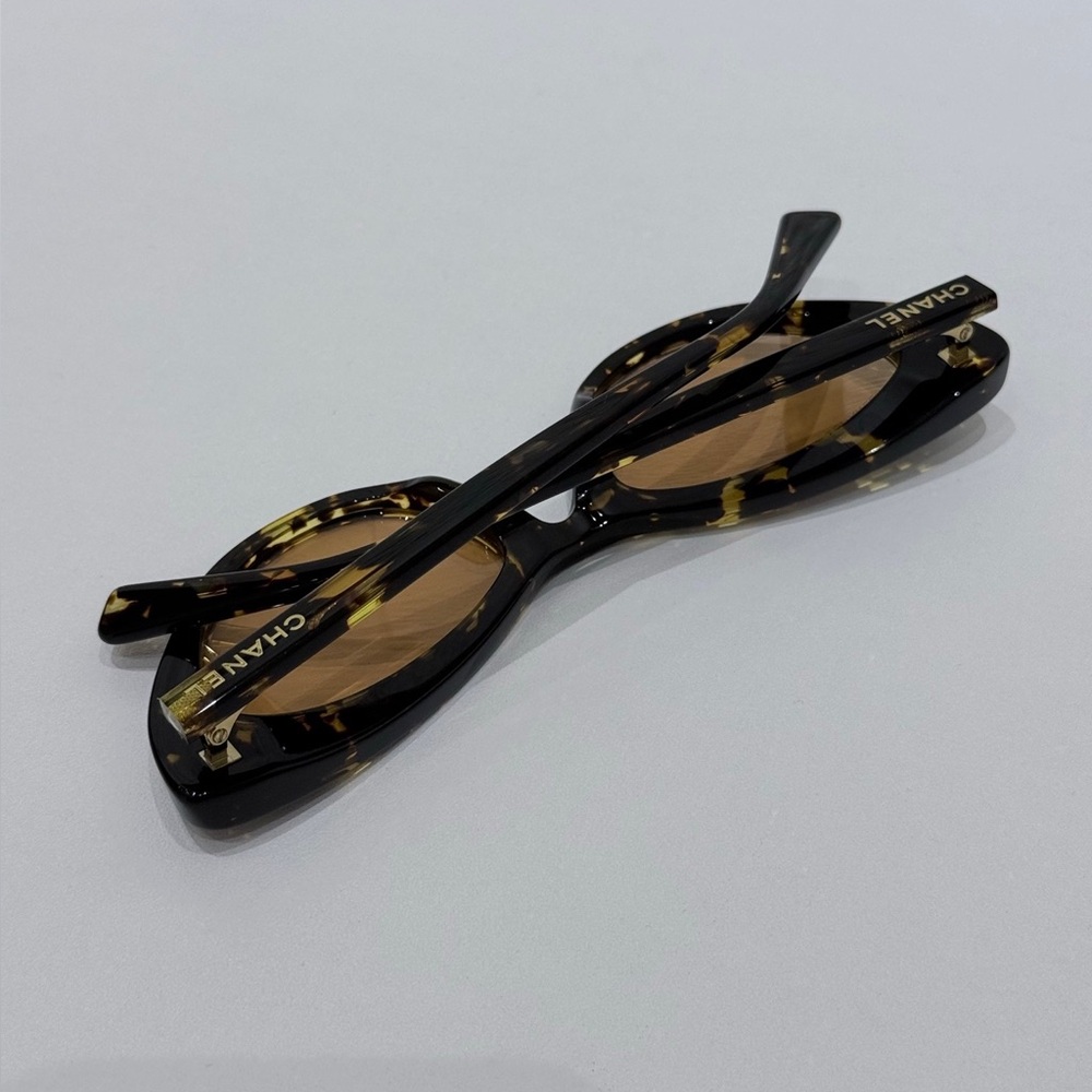 Chanel Upturned Cat-Eyed Sunglasses - Picture 7 of 7